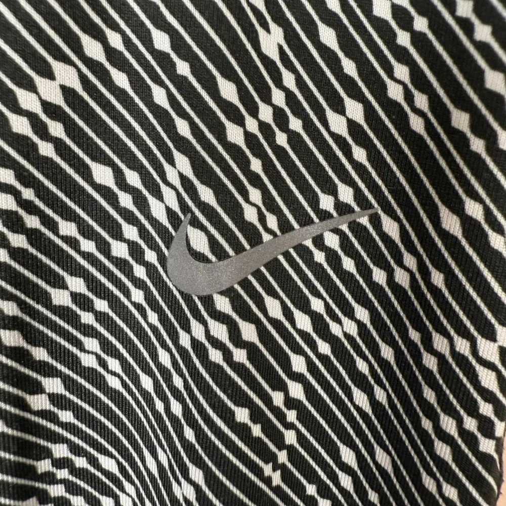 Nike Dri Fit Medium Running Cropped Leggings‎ Black White Patterned Women's